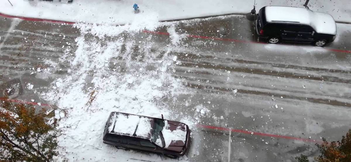Кто отвечает за сход снега на личный автомобиль 